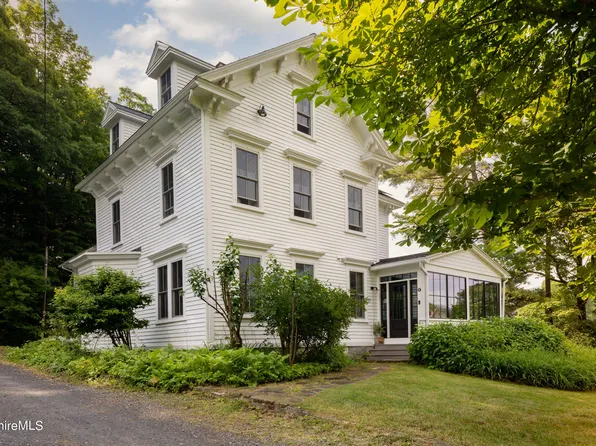 2 Laurel Ln, Stockbridge, MA 01262