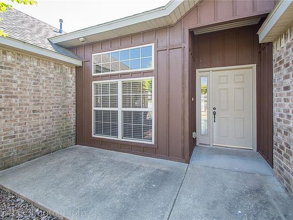 3rd image of 2027 N Wilton Ct