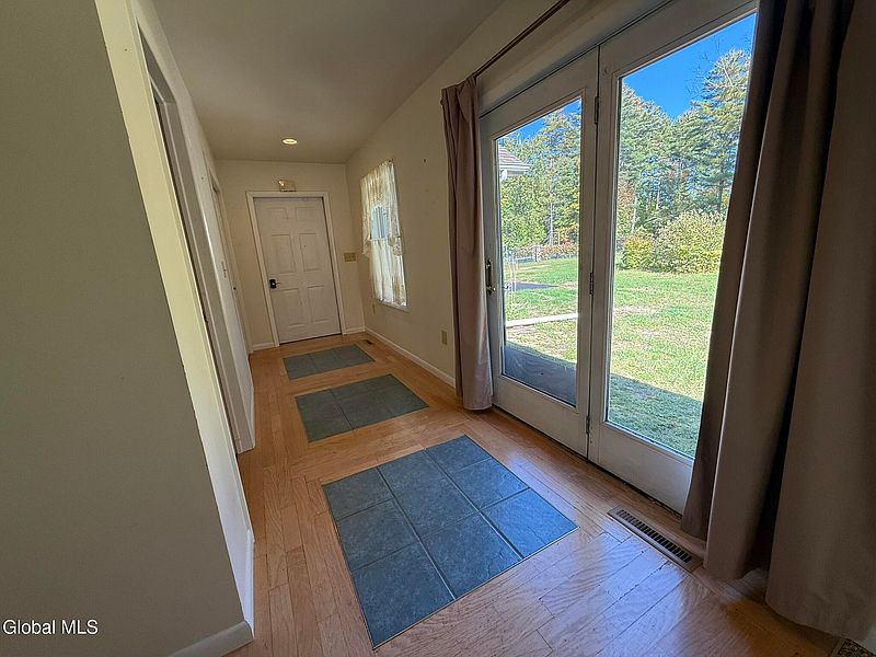 4th image of 164 West Mountain Road