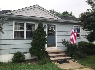 1 Luppatatong Ave, Keyport, NJ 07735