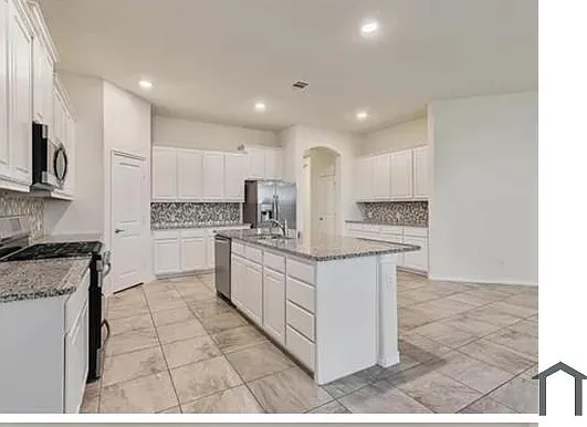 421 Maverick St — Photo 4