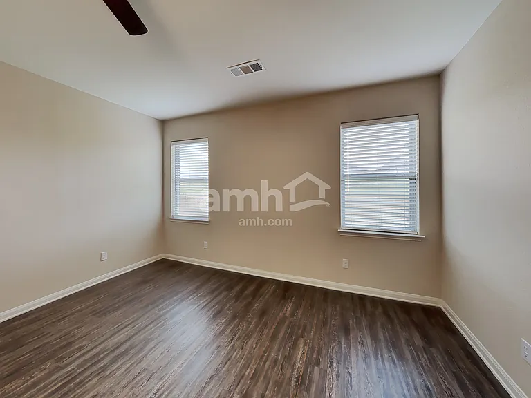724 Lansman Trl — Photo 7