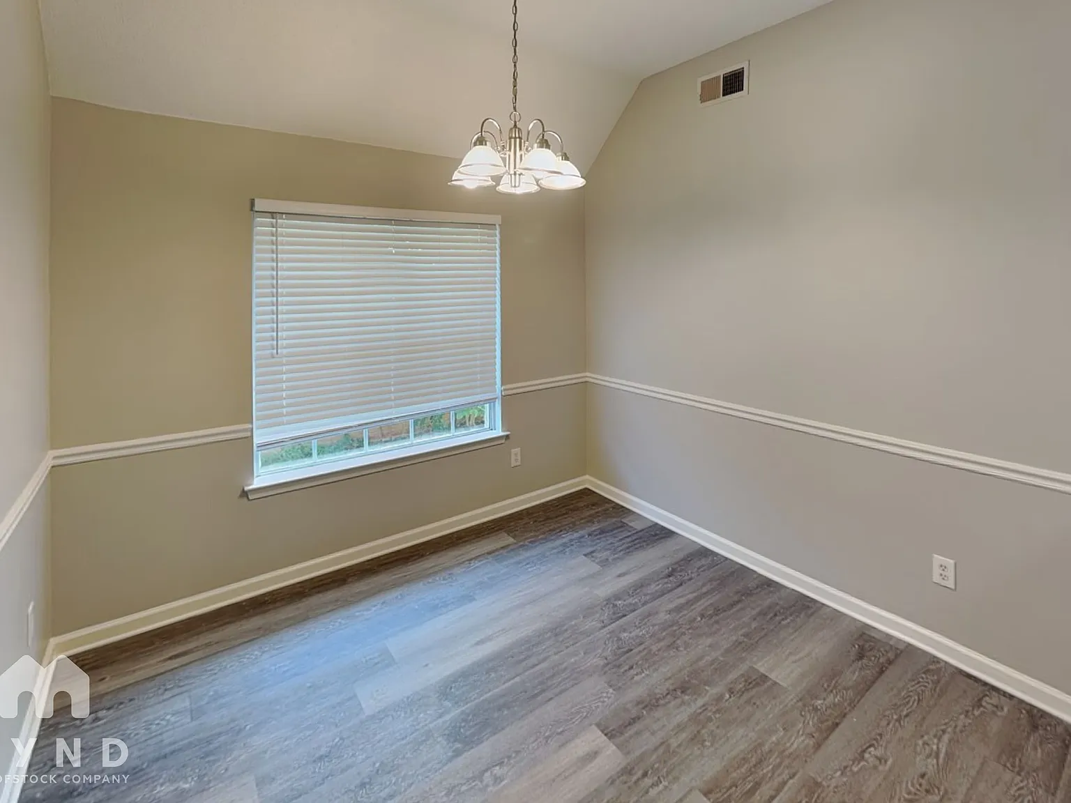 3 bed, 2.0 bath, 1472 sqft, $1,829 — Photo 4