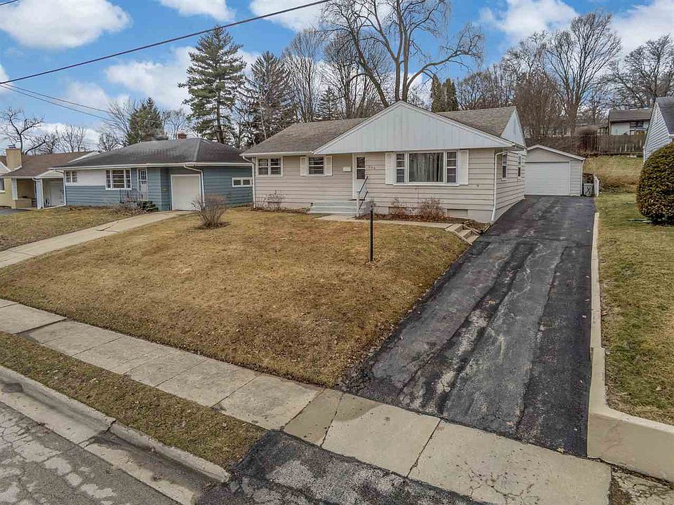 1st image of 204 Warren Ave