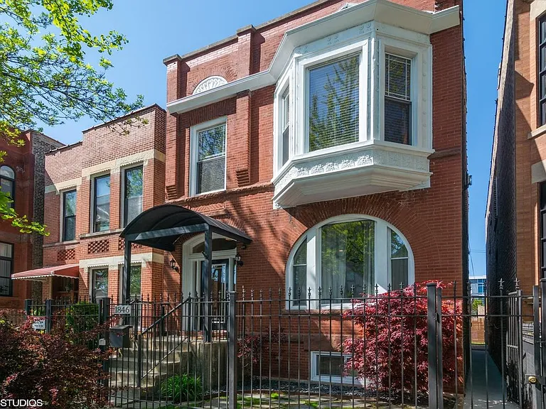 1846 W Superior St #1 — Photo 1