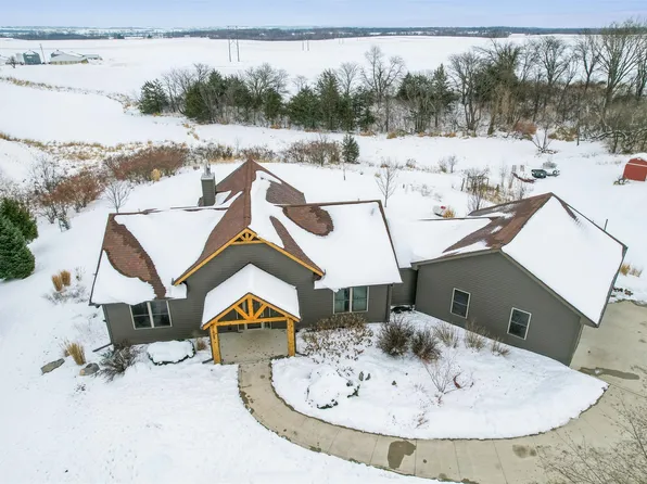 14589 NE White Oak Dr, Elkhart, IA 50073