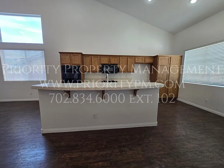 10001 Central Valley Ave — Photo 5
