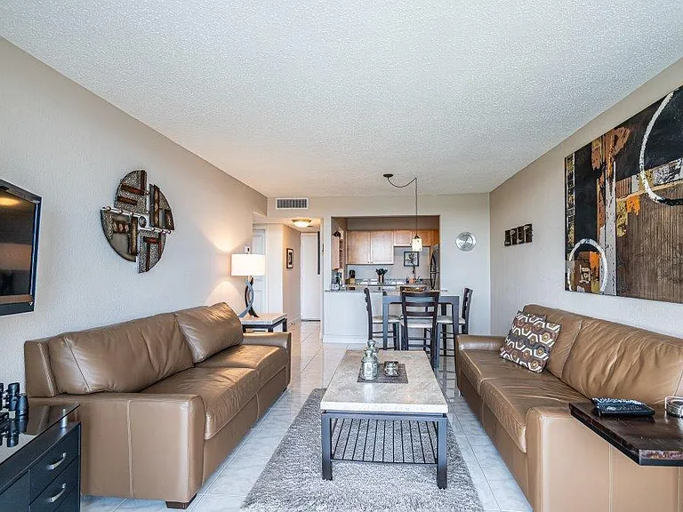 1830 Embassy Dr #411 — Photo 3