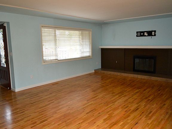 4th image of 6004 119th St SW