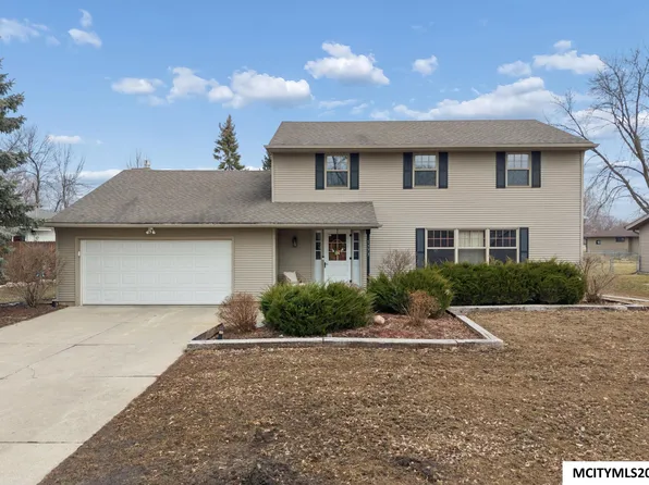 1773 Springview Dr, Mason City, IA 50401