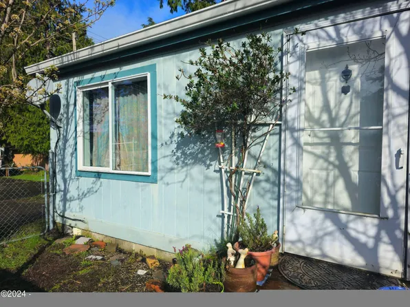 446 SE Port Ave, Lincoln City, OR 97367