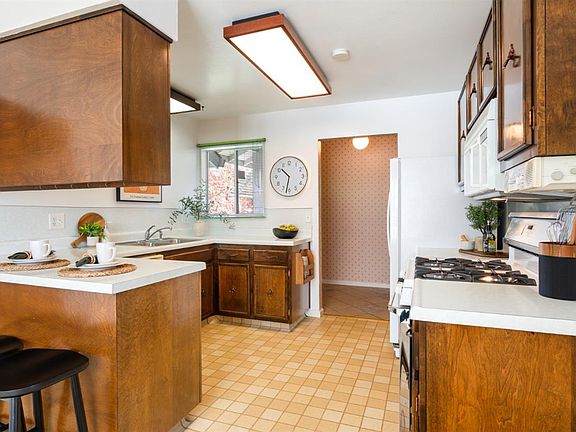 5th image of 1536 Sunview Court