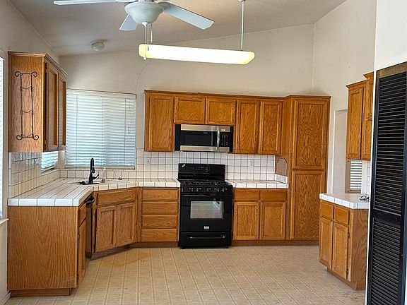 3rd image of 452 Pepper Dr