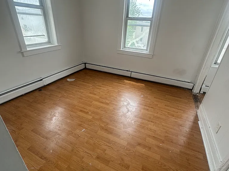 300 Kingsland Ave #2 — Photo 2