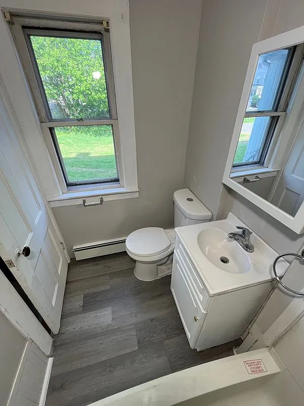 2 bed, 1.0 bath, 800 sqft, $1,600 — Photo 2