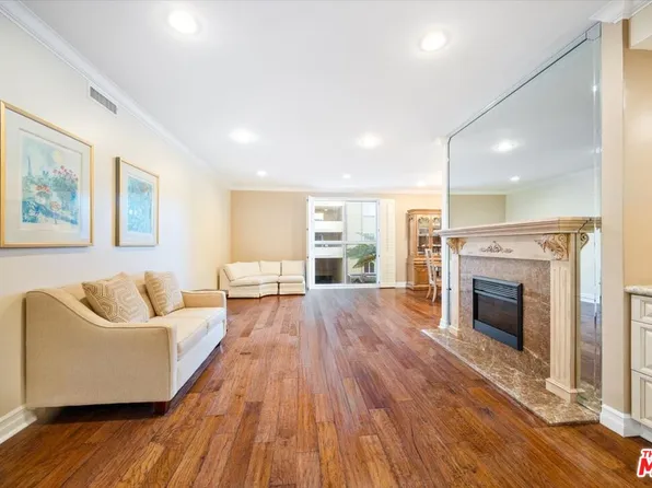 4949 Genesta Ave Unit 201, Encino, CA 91316