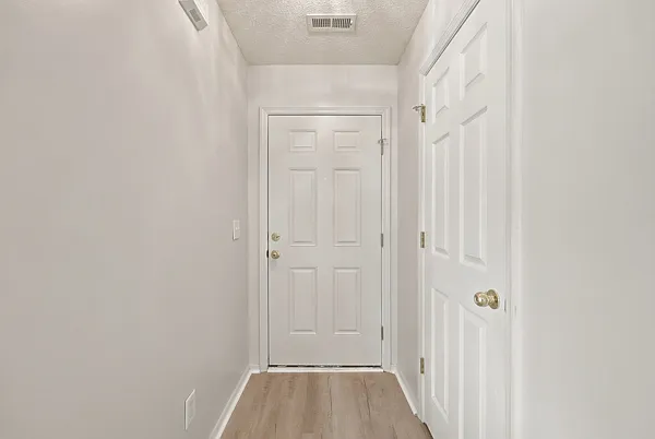 914 Bur Oak Ct — Photo 6