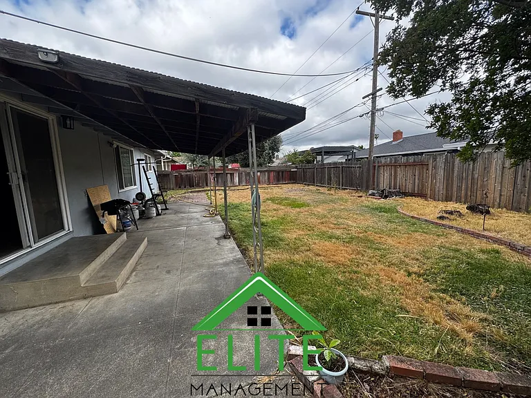 1949 Newport Ave — Photo 14