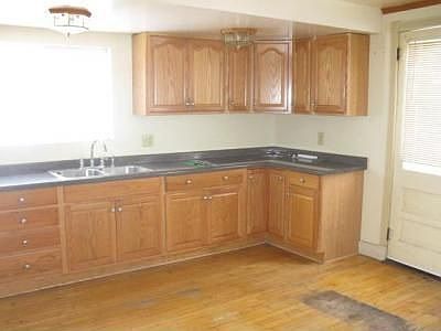 2nd image of 604 Spruce St