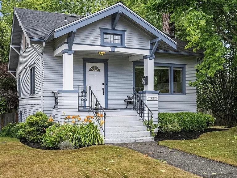 2327 Cedar St — Photo 1