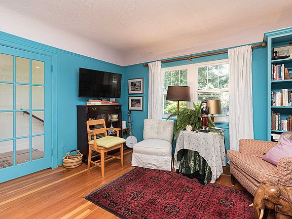 2nd image of 4901 Cordova Bay Rd