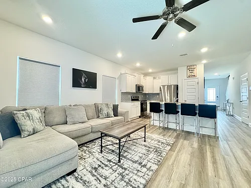 560 Melrose Way Photo 1