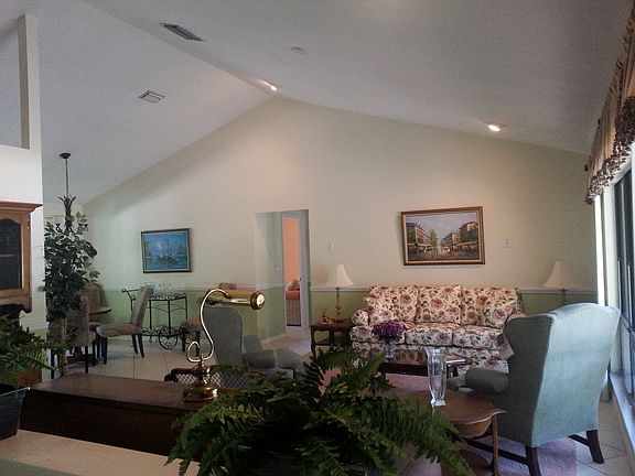 3rd image of 611 Iris Ln