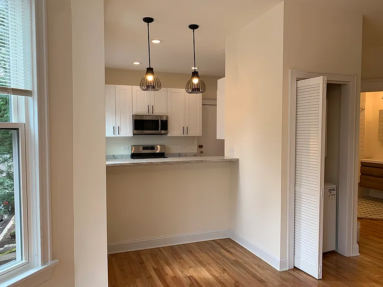 1035 W Barry Ave #2 — Photo 9