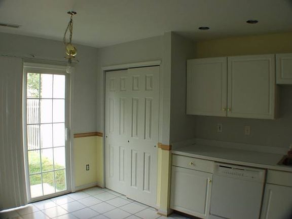 Kitchen-exit to backyard