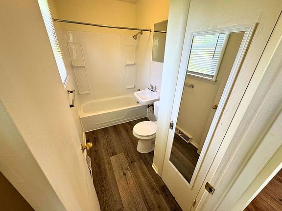 3rd image of 202 S Munroe St #D7550f00f