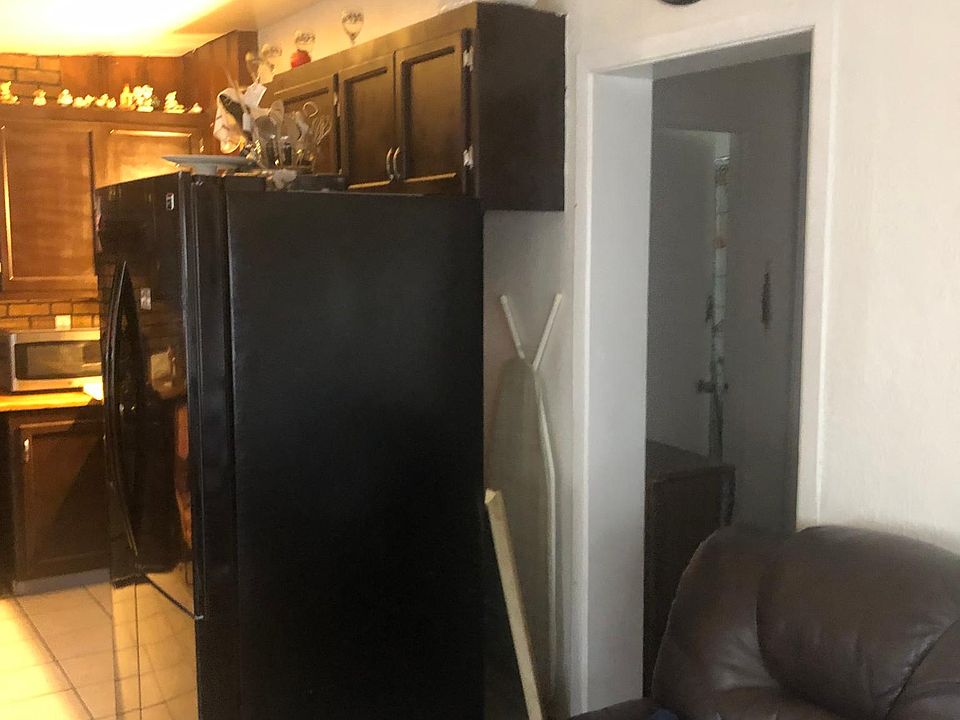 2nd image of 8568 Emerald Ave