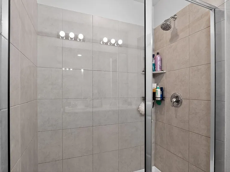 521 Staton St — Photo 23