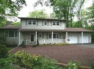 14 Cypress Ct, Waldwick, NJ 07463