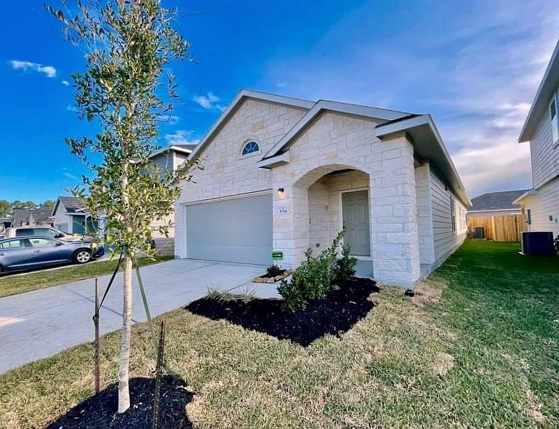 3 bed, 2.5 bath, 1570 sqft, $1,950 — Photo 2