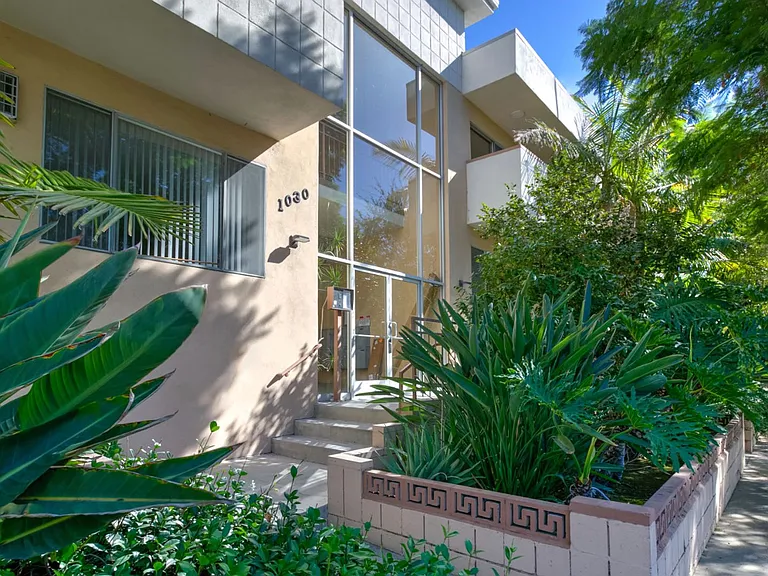 1030 N Harper Ave — Photo 1