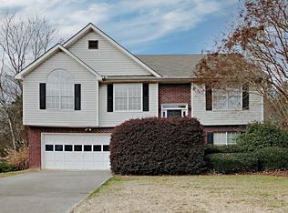 7304 Club Crest Dr, Flowery Branch, GA 30542