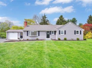 27 Old Village Rd, Glastonbury, CT 06033