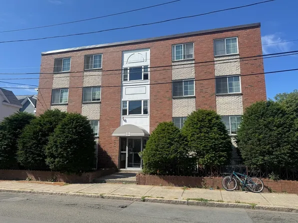 12 Woodland St APT 38, Everett, MA 02149