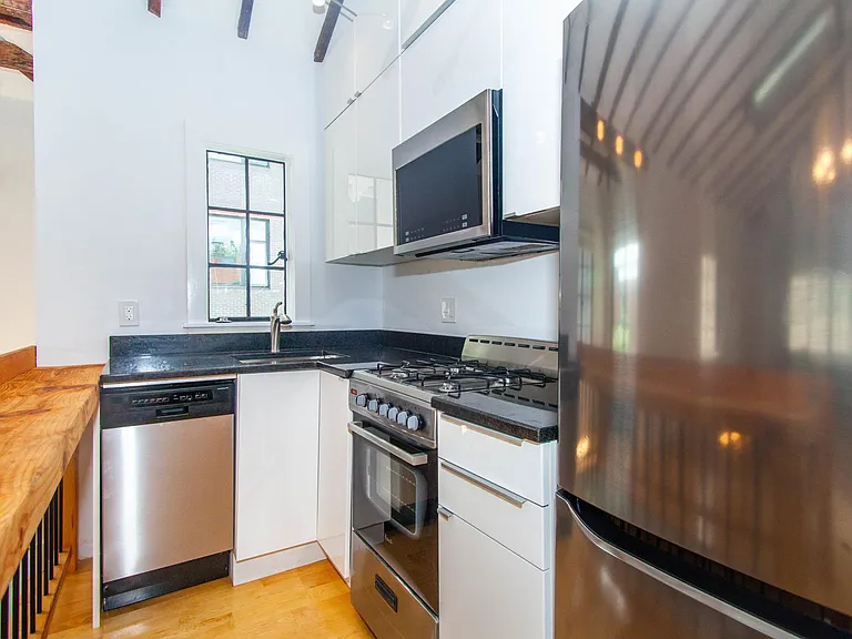 5 Everett St #5 — Photo 5