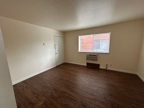 2nd image of 4609 Ridgewood Ave #2