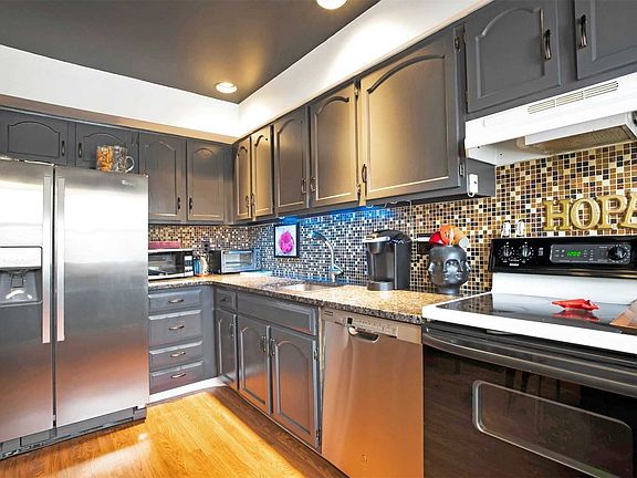 5th image of 22 Wimbledon Ct