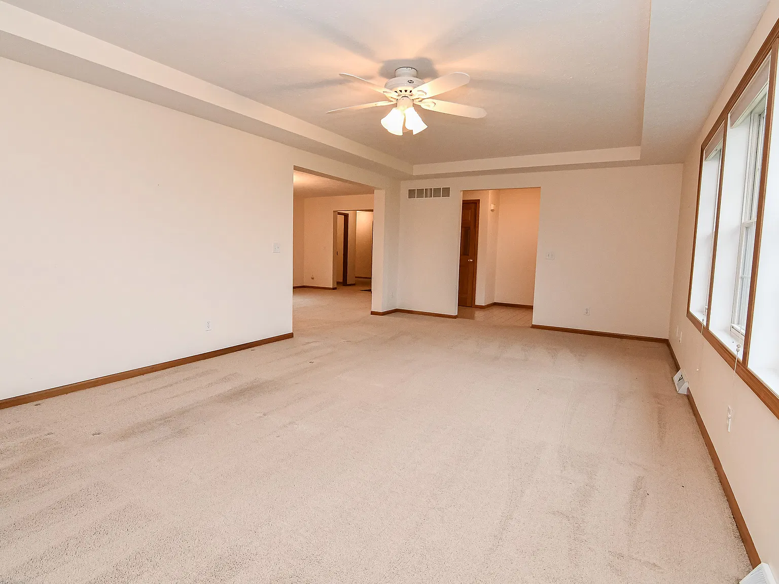 3 bed, 1918 sqft, $2,395 — Photo 4