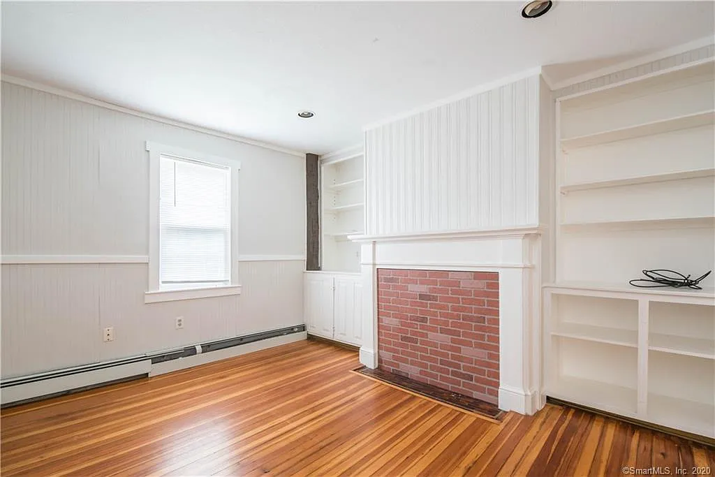 3 bed, 2.5 bath, 2300 sqft, $2,350 — Photo 4