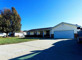 217 Castlewood Dr, Troy, MO 63379