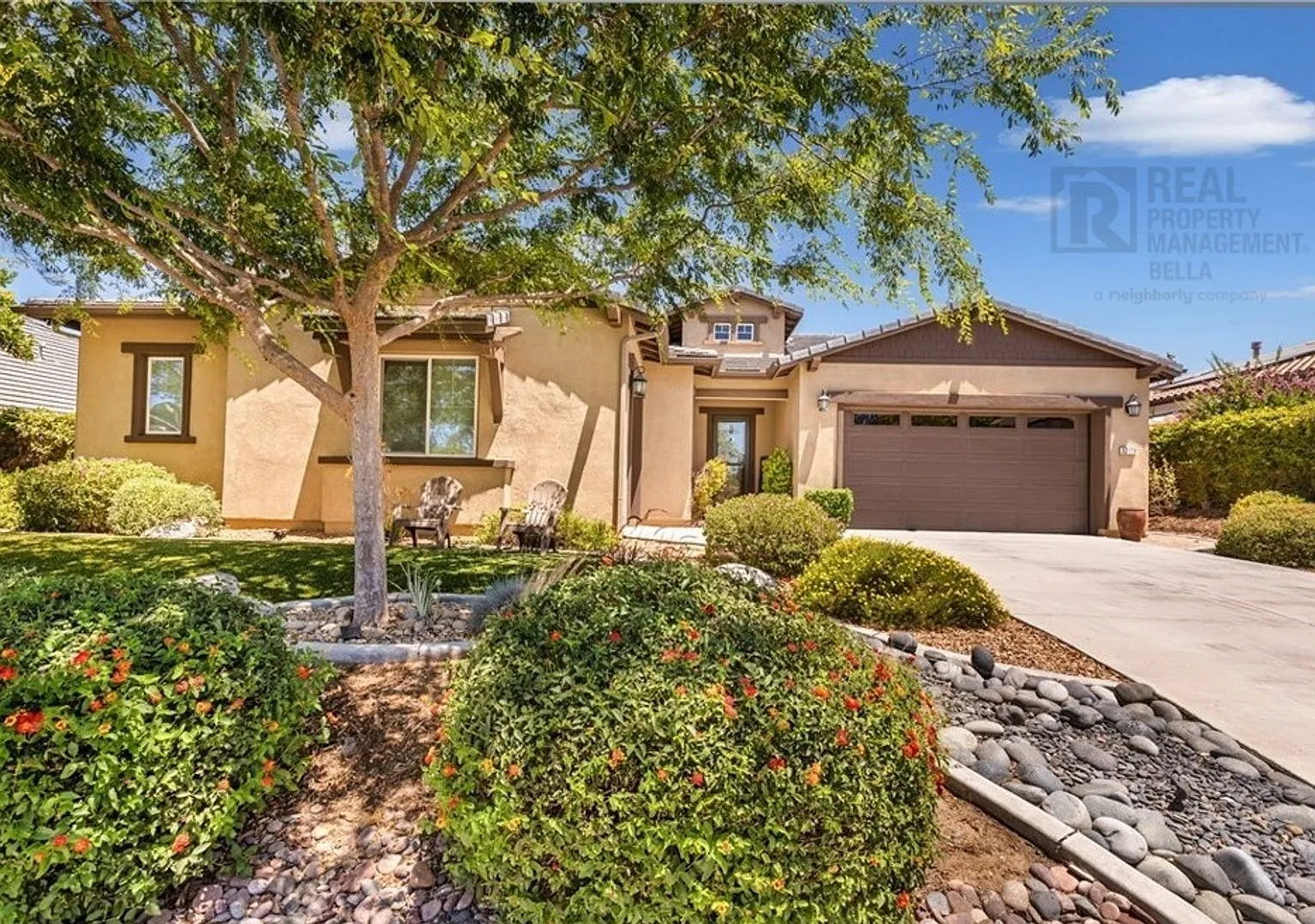 Beautiful Winchester Home with Open Floor Plan, Office & Solar — Photo 3