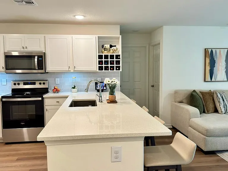 901 SW Fisherman Ave — Photo 9