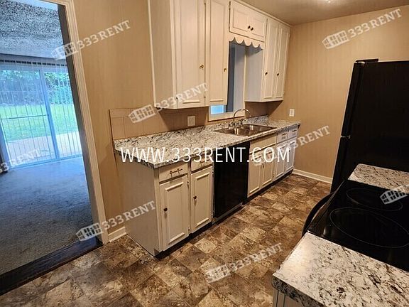 4th image of 807 E 100th Ter
