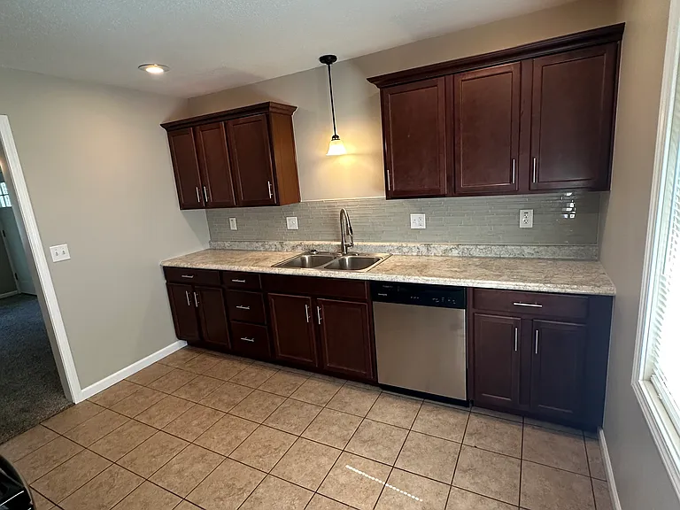 4933 N Oakley Ave — Photo 3