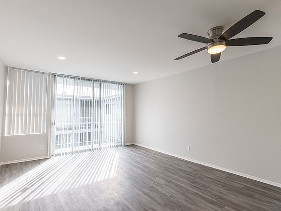 4th image of 226 S Serrano Ave #160