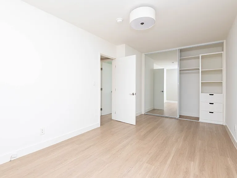200-206 W Maple St #C — Photo 10